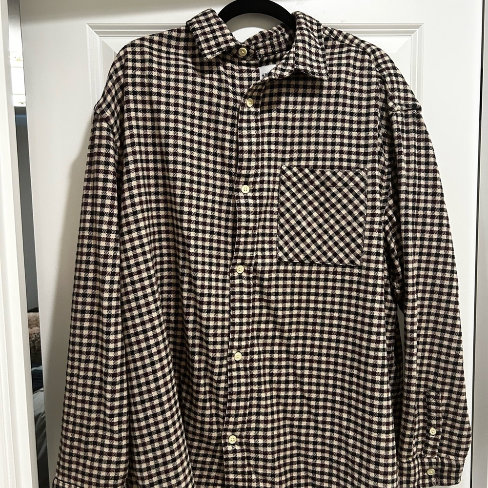 H&M Men's Black and White Checkered Button Down Shirt